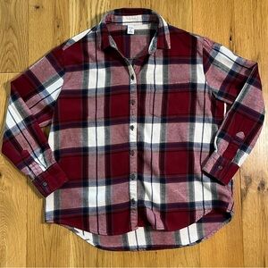 Old Navy Women's Burgundy and Navy Flannel Plaid Boyfriend Shirt. Size small.